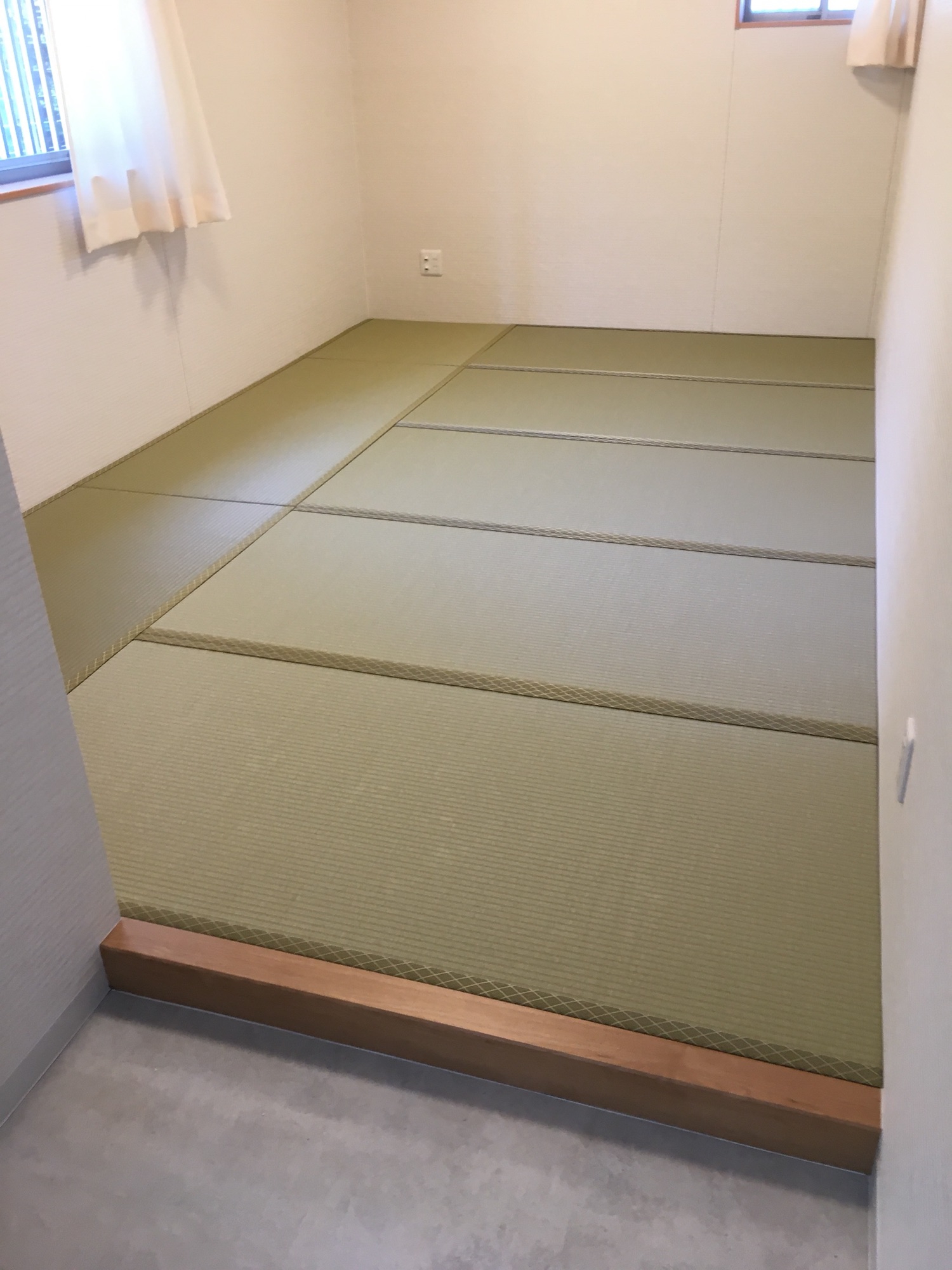 縁あり畳・無垢材枠